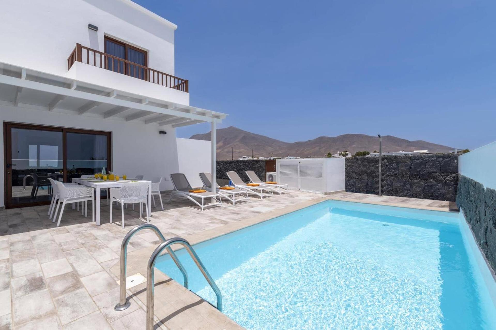 Femes By Villa *